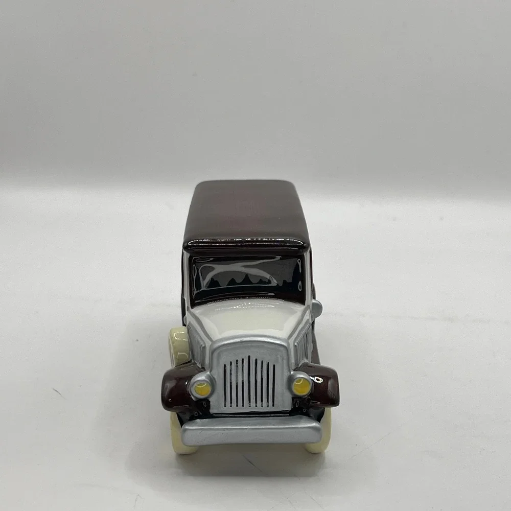 Dept 56 Snow Village Kids Love Hershey's Ceramic Truck & Figurine Set 54924